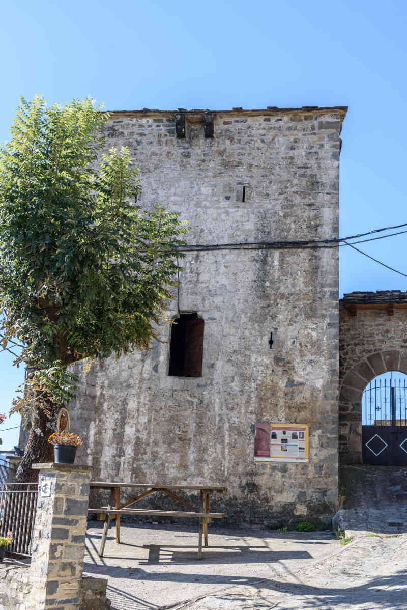 Huesca - Puértolas 11 - torre de la cárcel.jpg